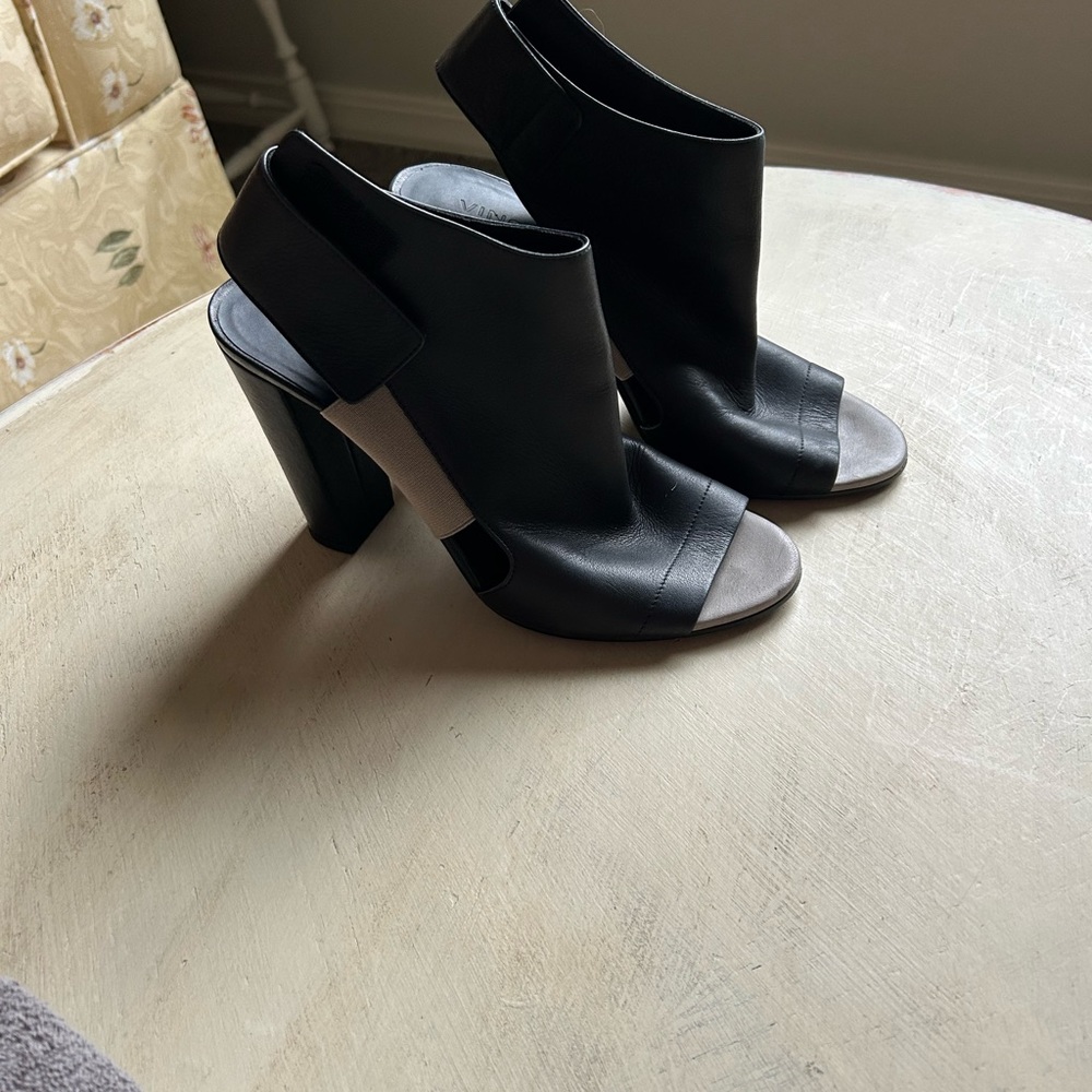 Vince Black Leather Open-Toe Block Heel Sandals with Gray Accent